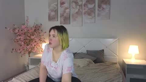 Snapshot of manic_pixie_ chatting on 5, 2, 2025 manic_pixie_ online show from 5, 2, 2025