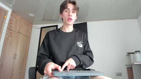 manucute 23  online show from 2, 1, 2025