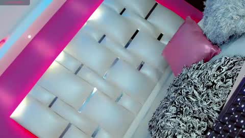 Manuela Kingsley online show from 26, 2, 2025