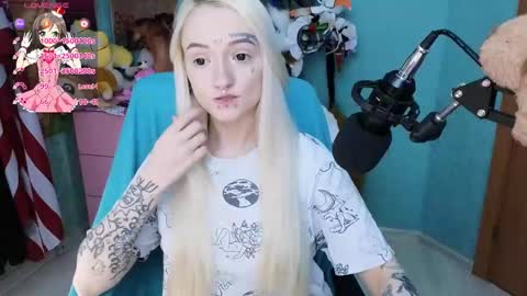 Manuela online show from 4, 3, 2025