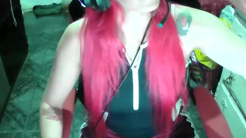 Manu Escarlate online show from 13, 2, 2025