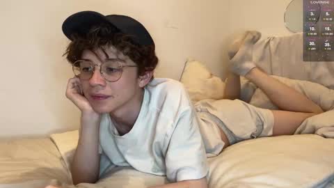 Snapshot of maplefroggy chatting on 11, 3, 2025 Maple online show from 11, 3, 2025