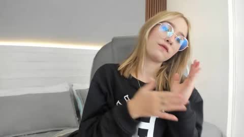 mara_33 online show from 16, 12, 2025