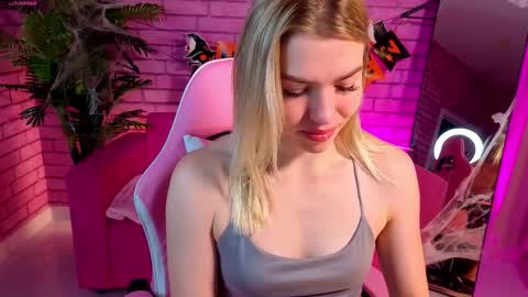 Snapshot of margo_robbbie chatting on 25, 10, 2025 margo_robbbie online show from 25, 10, 2025