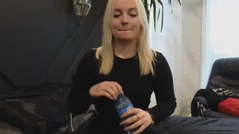 margot_robbie7 online show from 6, 3, 2025