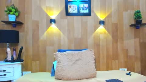 Mariana Angel online show from 18, 2, 2025