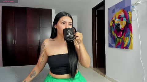 MARIANA Y VALENTINA online show from 15, 4, 2026