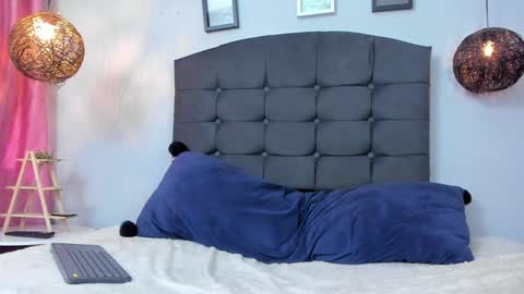 Mariana Vargas online show from 3, 12, 2024