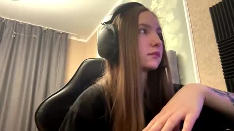 Snapshot of mariannekeetan chatting on 1, 12, 2025 Aria online show from 1, 12, 2025