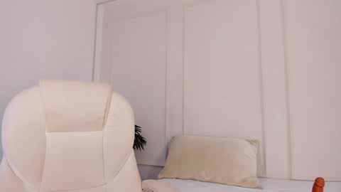 Maria Pettit online show from 1, 2, 2025