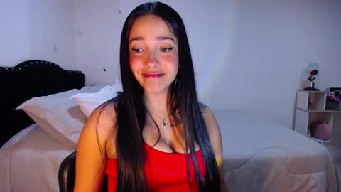 Nicolle online show from 4, 10, 2025