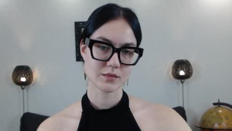 Snapshot of marie_fitch chatting on 8, 11, 2025 Marie Fitch online show from 8, 11, 2025