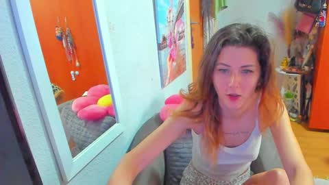 Snapshot of marie_marie03 chatting on 12, 3, 2025 Marie online show from 12, 3, 2025