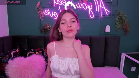 Snapshot of marie_reyes_ chatting on 8, 1, 2025 Mary 3 online show from 8, 1, 2025