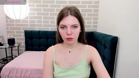 Snapshot of marie_reyes_ chatting on 5, 10, 2025 Mary 3 online show from 5, 10, 2025