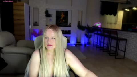 Snapshot of mariemlui chatting on 7, 6, 2026 mariemlui online show from 7, 6, 2026