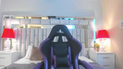 mariiahneedles online show from 26, 11, 2025