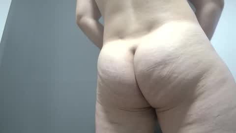 Snapshot of mariiio__bigass chatting on 17, 12, 2025 Mario online show from 17, 12, 2025
