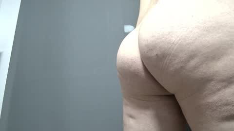 Snapshot of mariiio__bigass chatting on 18, 12, 2025 Mario online show from 18, 12, 2025