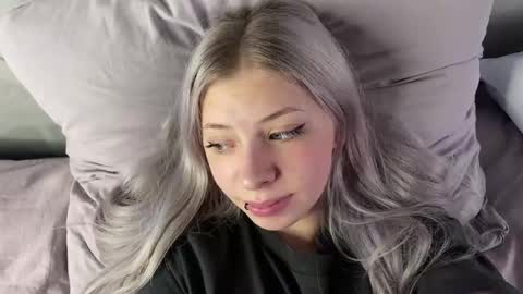 Mariko and Rin online show from 24, 1, 2025