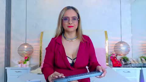 Snapshot of marilynvega77 chatting on 4, 8, 2026 Marilyn Vega online show from 4, 8, 2026