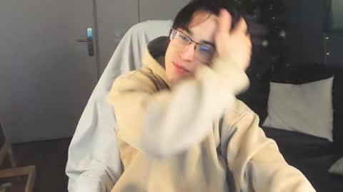 Snapshot of mark_piers chatting on 5, 12, 2025 mark online show from 5, 12, 2025