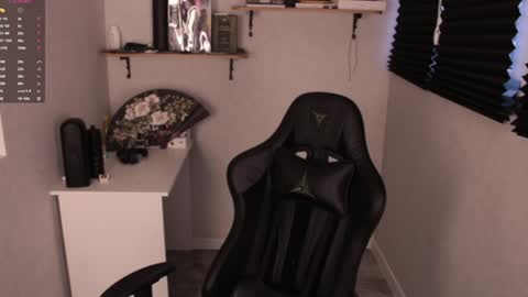 Mark online show from 5, 2, 2025