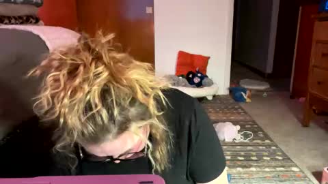 Snapshot of maroon_moon chatting on 16, 2, 2025 maroon_moon online show from 16, 2, 2025