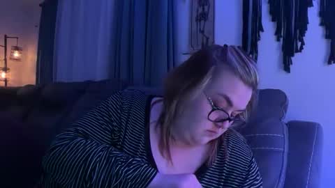 Snapshot of maroon_moon chatting on 20, 11, 2025 maroon_moon online show from 20, 11, 2025