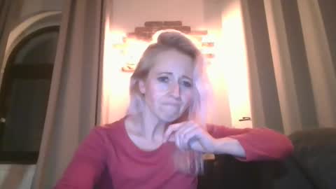 Snapshot of marrygorund chatting on 16, 1, 2025 MaryGoRound online show from 16, 1, 2025