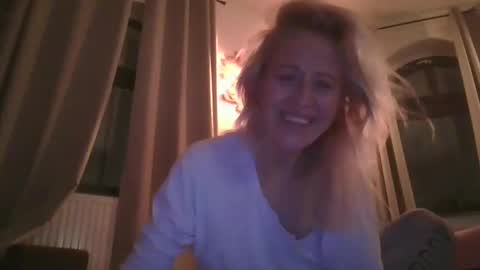 Snapshot of marrygorund chatting on 17, 1, 2025 MaryGoRound online show from 17, 1, 2025