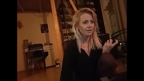 Snapshot of marrygorund chatting on 19, 1, 2025 MaryGoRound online show from 19, 1, 2025