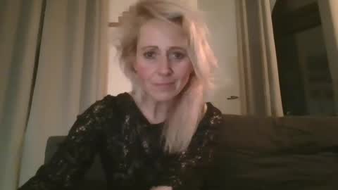 Snapshot of marrygorund chatting on 23, 1, 2025 MaryGoRound online show from 23, 1, 2025