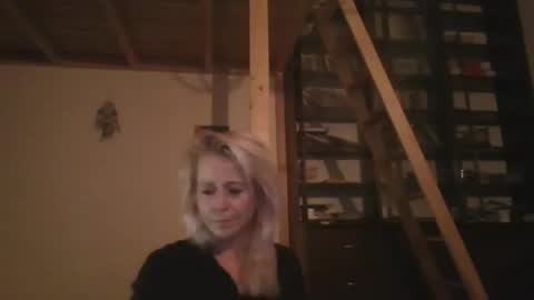 Snapshot of marrygorund chatting on 26, 1, 2025 MaryGoRound online show from 26, 1, 2025