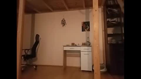 Snapshot of marrygorund chatting on 1, 2, 2025 MaryGoRound online show from 1, 2, 2025