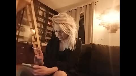 Snapshot of marrygorund chatting on 8, 2, 2025 MaryGoRound online show from 8, 2, 2025