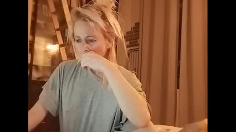 Snapshot of marrygorund chatting on 10, 2, 2025 MaryGoRound online show from 10, 2, 2025