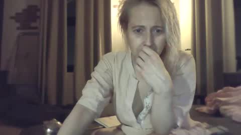 Snapshot of marrygorund chatting on 24, 2, 2025 MaryGoRound online show from 24, 2, 2025