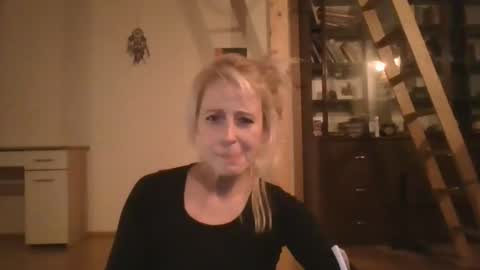 Snapshot of marrygorund chatting on 1, 3, 2025 MaryGoRound online show from 1, 3, 2025