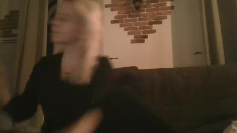 Snapshot of marrygorund chatting on 9, 3, 2025 MaryGoRound online show from 9, 3, 2025