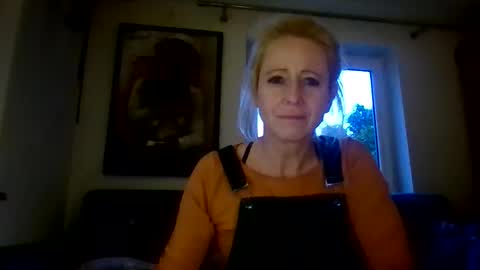 Snapshot of marrygorund chatting on 16, 10, 2025 MaryGoRound online show from 16, 10, 2025