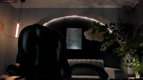 Martinna Bonnet online show from 9, 2, 2025