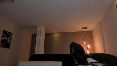 Martinna Bonnet online show from 11, 2, 2025