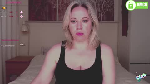 Snapshot of mary__linn chatting on 10, 9, 2025 Mary linn online show from 10, 9, 2025