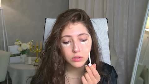 Mary Miller online show from 28, 11, 2025