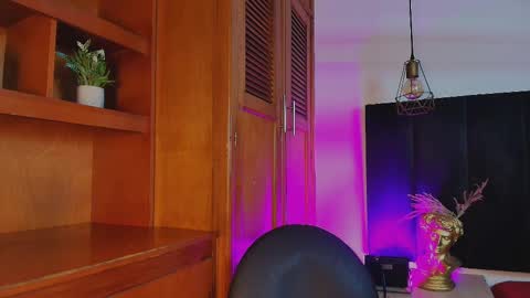   online show from 9, 10, 2025