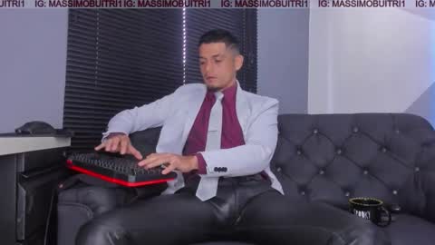 I am Massimo online show from 26, 11, 2025