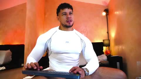 Snapshot of massimowalton2 chatting on 18, 5, 2026 massimowalton2 online show from 18, 5, 2026