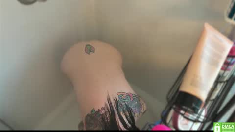 Snapshot of matchingtracksuits chatting on 4, 3, 2025 Jer and Kel online show from 4, 3, 2025