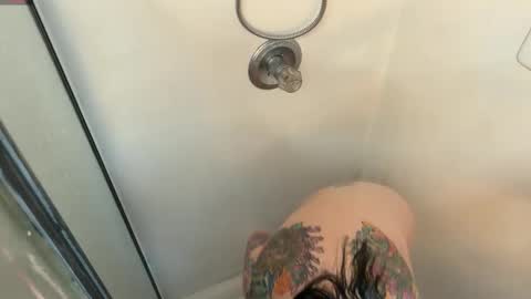 Snapshot of matchingtracksuits chatting on 15, 9, 2025 Jer and Kel online show from 15, 9, 2025